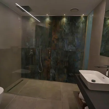 Hotel apartamentowy Attilio High Living - Adults Only Torri Del Benaco