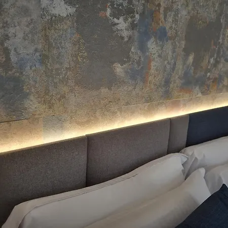 Hotel apartamentowy Attilio High Living - Adults Only Torri Del Benaco